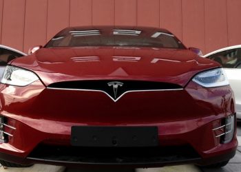 Tesla retira casi 500,000 autos en EE. UU. por riesgo de choques