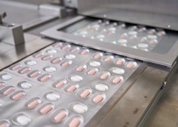 Autoridades sanitarias de EE. UU. autorizan la píldora contra el covid-19 de Pfizer