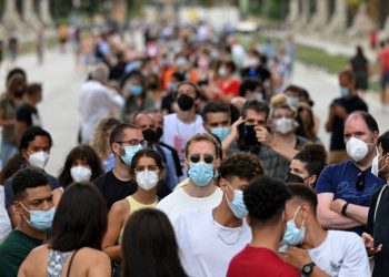 Cataluña vuelve al toque de queda ante escalada de contagios de la COVID-19
