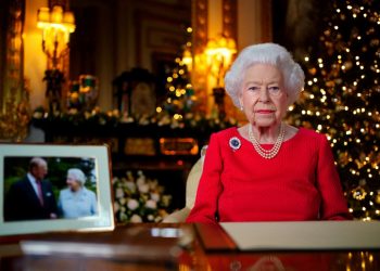 Isabel II confiesa en su mensaje de Navidad que «echa de menos» a su marido