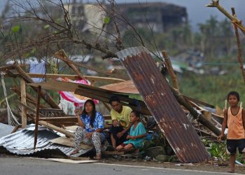 Aumenta a 388 número de muertos por tifón en Filipinas