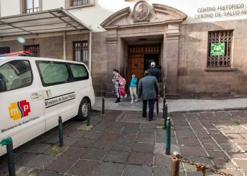 Ecuador reporta transmisión comunitaria de la variante ómicron del coronavirus