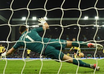 Chelsea sufre para ganar 3-1 al Aston Villa, exhibición del líder City