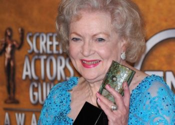Betty White, decana de la televisión estadounidense, muere a los 99 años