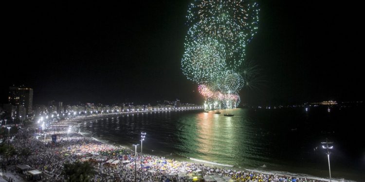 Rio de Janeiro volvió a recibir el Año Nuevo en Copacabana pero