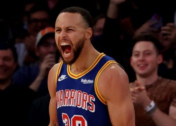 VIDEO | Stephen Curry, de los Warriors, bate el récord histórico de triples en la NBA