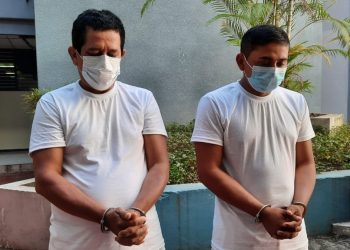Fiscalía acusa a vigilantes de asesinar a policía en zona del mercado Central de San Salvador