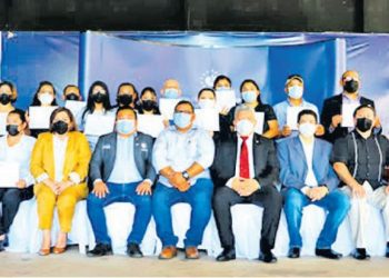 Bandesal graduó a emprendedores