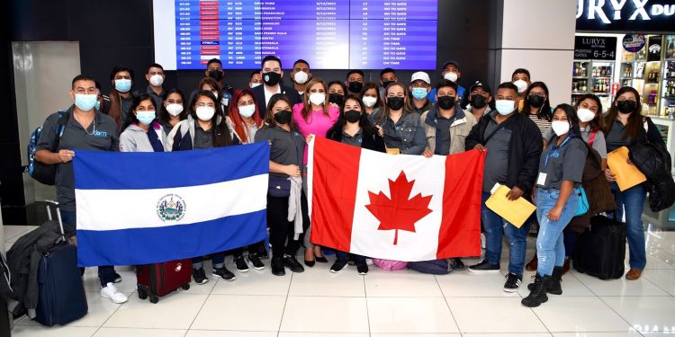El Gobierno proyecta enviar dos grupos de salvadoreños por mes a Canadá. 
Foto / Diario El Salvador.