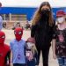 El sorprendente gesto de Tom Holland con el niño que salvó a su hermana del ataque de un perro