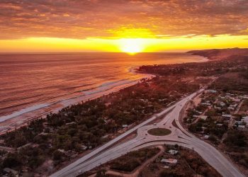 El Salvador, la tercera economía mejor preparada para el 2022 en América Latina