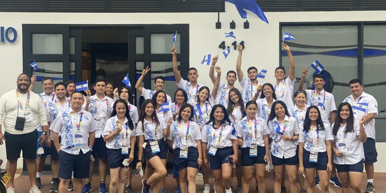 Delegación del Team ESA rumbo a la clausura de los I Juegos Panamericanos Junior. Foto: COES