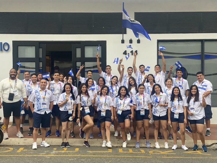 Delegación del Team ESA rumbo a la clausura de los I Juegos Panamericanos Junior. Foto: COES