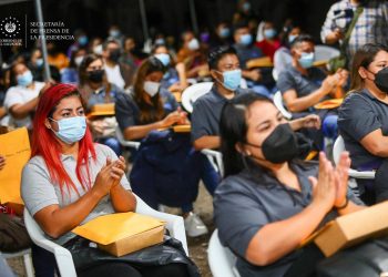 Nuevo contingente de salvadoreños viaja rumbo a Canadá como parte del Programa de Migración Laboral