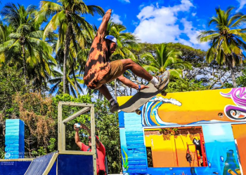 FOTOS: Realizan competencia de skateboarding en la playa Punta Roca