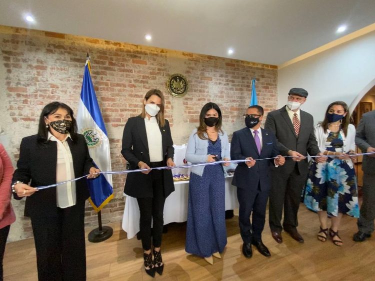La viceministra Cindy Mariella Portal inauguró el mecanismo en la embajada de Guatemala. Foto cancillería.