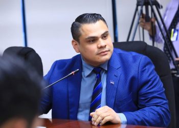 Diputados García y Aguilar señalaron que «gente muy gruesa» ofrecía dinero a cambio de implicarse en división de Nuevas Ideas