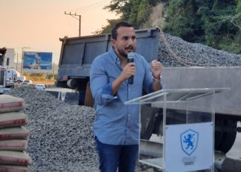 Alcalde de Zaragoza entrega materiales de construcción a la comunidad El Tránsito II