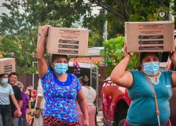 Habitantes de San Cayetano Istepeque reciben paquetes alimentarios