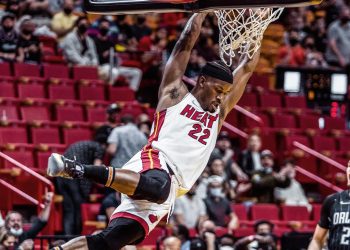 Jimmy Butler impulsa triunfo de Heat en su regreso de lesión