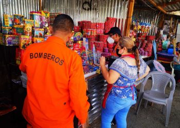Cuerpo de Bomberos continúa con las inspecciones en puntos de ventas de pólvora y coheterías