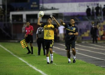 Guillermo Rivera, técnico de Platense: «En el segundo tiempo perdimos el control de la pelota, pero es parte del fútbol»