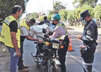 Llevan a cabo control vehicular en la carretera del Litoral en Usulután