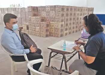 Entregan paquetes alimentarios a docentes de Morazán