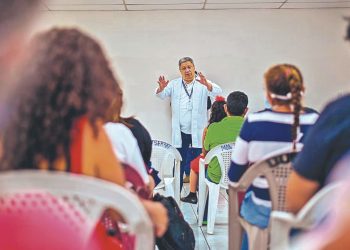 Capacitan a vendedores de productos pirotécnicos