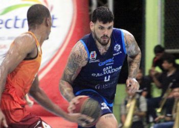 San Salvador toma ventaja en las finales de la Liga Mayor de Baloncesto