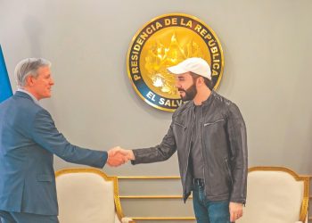 Embajada de EE. UU. intentó, con Jean Manes, presionar a El Salvador