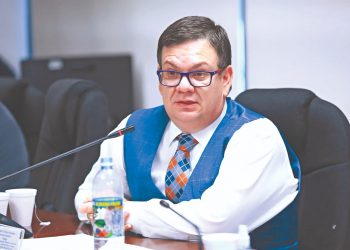 Christian Guevara: grupos de poder intentan penetrar fracción