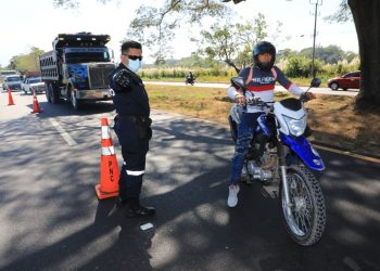 PNC y CONASEVI implementan un dispositivo vial como parte del Plan Navidad 2021
