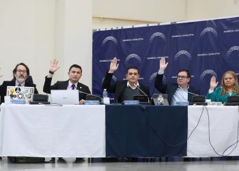 Comisión acuerda emitir dictamen único recomendando desafuero de Quijano