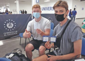 Extranjeros destacan el proceso de vacunación anti-COVID-19 en el país