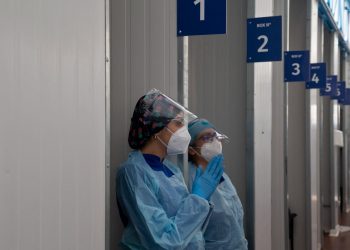 Chile confirma 12 casos de la variante ómicron