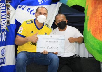 El pequeño gigante Herbert Aceituno no para de ganar, Indes le volvió a distinguir y a premiar