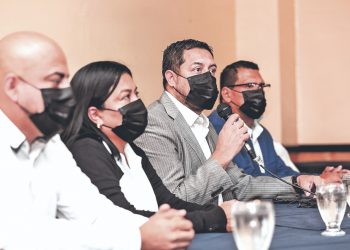 Más renuncias en ARENA de alcaldes y concejales