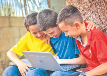 Nokia reconoce al gobierno de El Salvador por sus esfuerzos para garantizar el acceso a internet en escuelas y hospitales