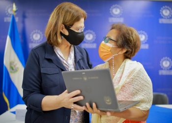 Embajada de Corea entrega 275 computadoras portátiles al MINED