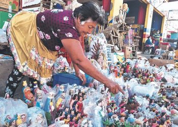 Reina tiene más de 50 años de vender nacimientos