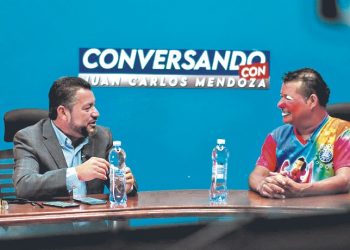 El diputado que ejerce también el papel de entrevistador