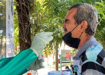 Migueleños se realizan prueba para detectar la COVID-19 en una jornada de tamizaje del Minsal