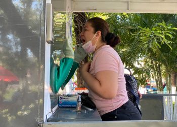 Migueleños se realizan prueba para detectar la COVID-19 en una jornada de tamizaje del Minsal