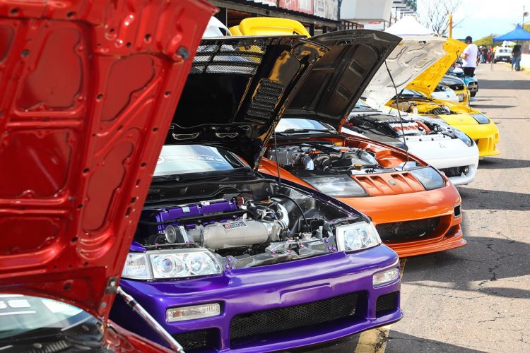 El Autódromo Jabalí se cinvirtió el domingo en una vitrina de exhibición de autos modernos y clásicos. Fotos Luis Umaña.