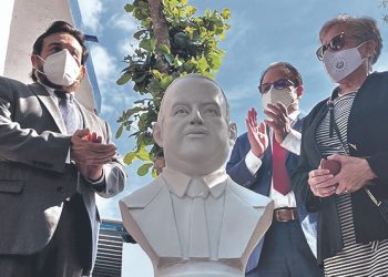 Hacen homenaje al padre del vicepresidente Félix Ulloa