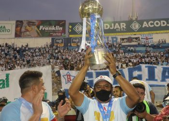 Milton Meléndez continúa como técnico de Alianza