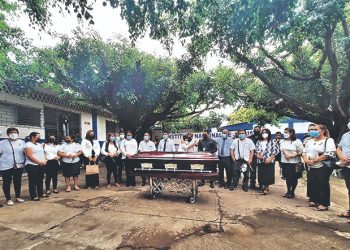 Dan el último adiós a director de instituto de Jucuapa, Usulután