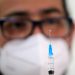 Personas no vacunadas contra la COVID-19 tienen 40 veces más probabilidad de morir, según estudio de Our World In Data