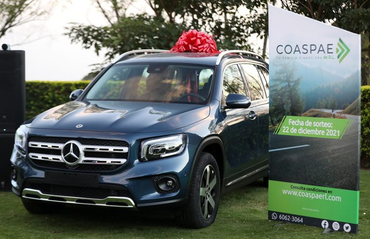Los automóviles sorteados fueron la camioneta Mercedes Benz GLB 200 y el vehículo tipo sedán Mercedes Benz A 180.